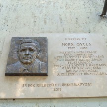 tablica w pobliżu parku Szent Istvan, na ścianie domu, w którym mieszkał Horn, honorowy obywatel XIII dzielnicy